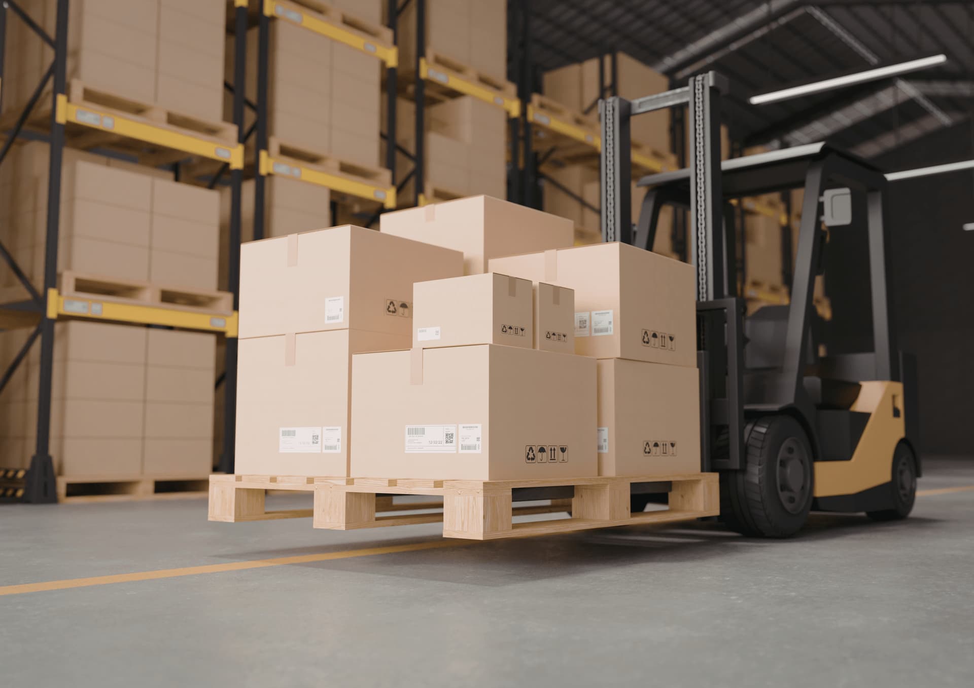 Profesional de logística en planta con equipamiento de seguridad